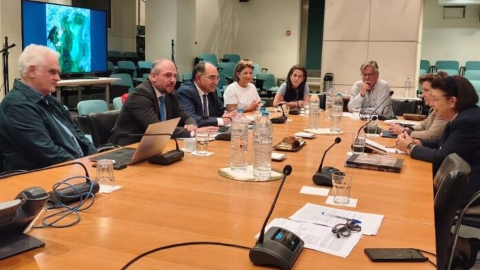 Πάρος: Συνάντηση του Κώστα Μπιζά με τη Λίνα Μενδώνη για την πολιτιστική κληρονομιά