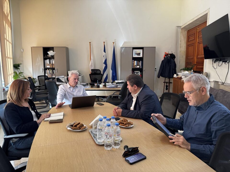 Ηράκλειο: Συνάντηση Καλοκαιρινού με τους επικεφαλής των παρατάξεων για το αεροδρόμιο «Νίκος Καζαντζάκης»