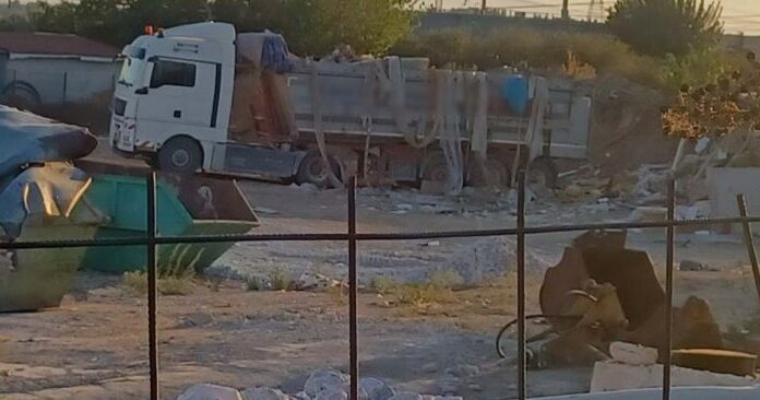 Χαλκηδόνα: Συνελήφθησαν δύο για απόρριψη αποβλήτων σε αγροτική έκταση