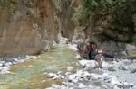 Φαράγγι της Σαμαριάς: Απεγκλωβίστηκαν έπειτα από 8 ημέρες οι εργαζόμενοι – Γιορτινό τραπέζι στην επιστροφή