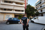 Καλλιθέα: Ολοκληρώθηκε η επιχείρηση του ΤΕΕΜ για τα φιαλίδια με εκρηκτικό υλικό – Επέστρεψαν οι ένοικοι