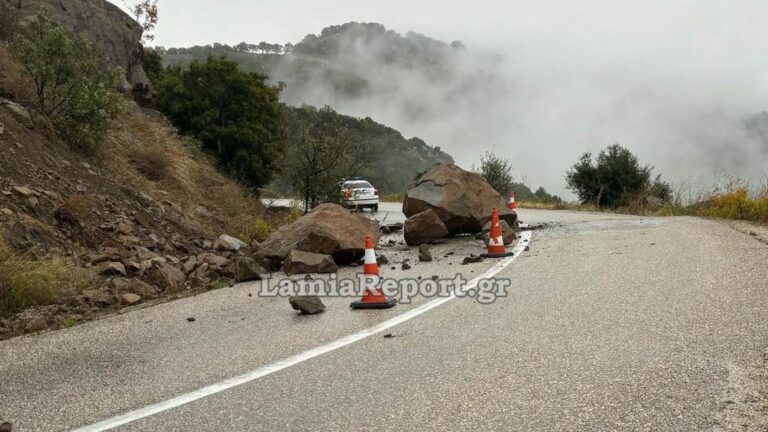 Δυτική Φθιώτιδα: Τεράστιοι βράχοι έπεσαν στον δρόμο Διλόφου-Περιβολίου – Κλειστό το ένα ρεύμα