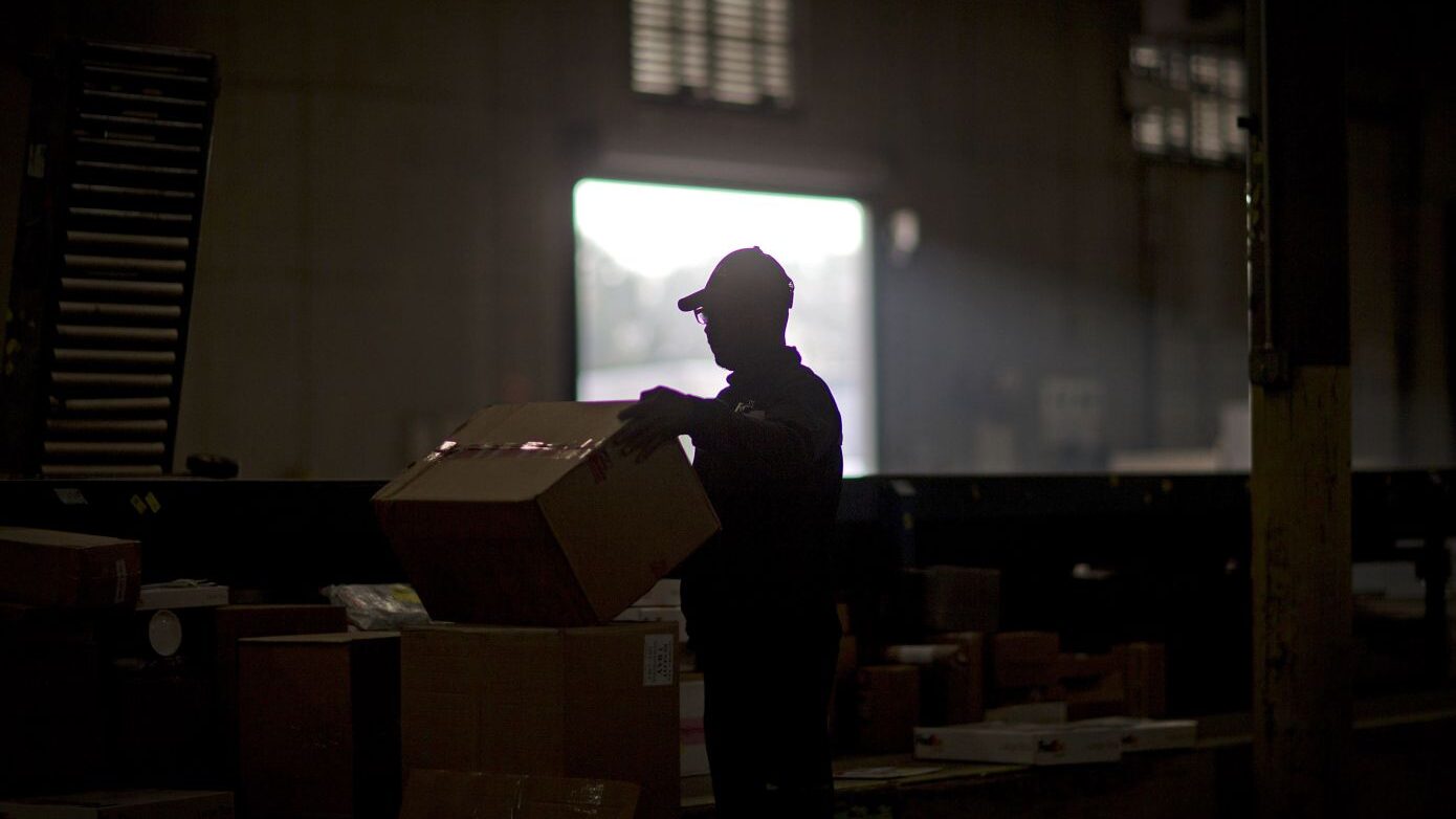 Αντικαταβολές courier: Υποχρεωτικές οι ηλεκτρονικές πληρωμές, τέλος τα μετρητά