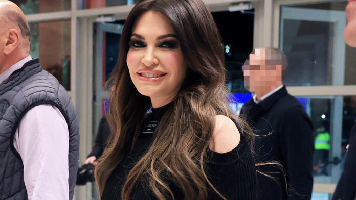 ΣΥΡΙΖΑ για την αποπομπή της Γκιλφόιλ: «Ο Τραμπ την αποπέμπει, η κυβέρνηση ακόμη οφείλει εξηγήσεις» – Ερωτήματα για επιχειρηματικά συμφέροντα