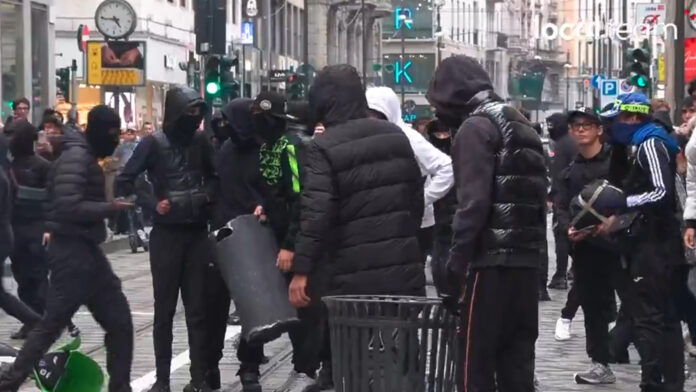 Μιλάνο: Η Μελόνι στέλνει 500 στρατιώτες – Κλειστά καταστήματα υπό τον φόβο λεηλασιών