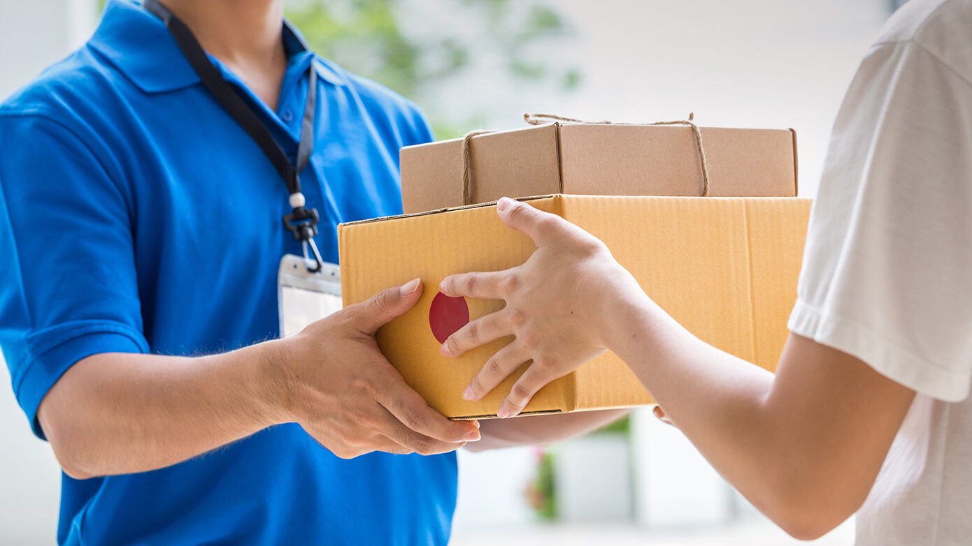 Courier: Επανεξετάζεται η κατάργηση των μετρητών στις συναλλαγές με αντικαταβολή