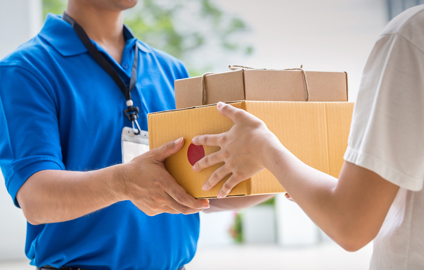 Courier: Επανεξετάζεται η κατάργηση των μετρητών στις συναλλαγές με αντικαταβολή