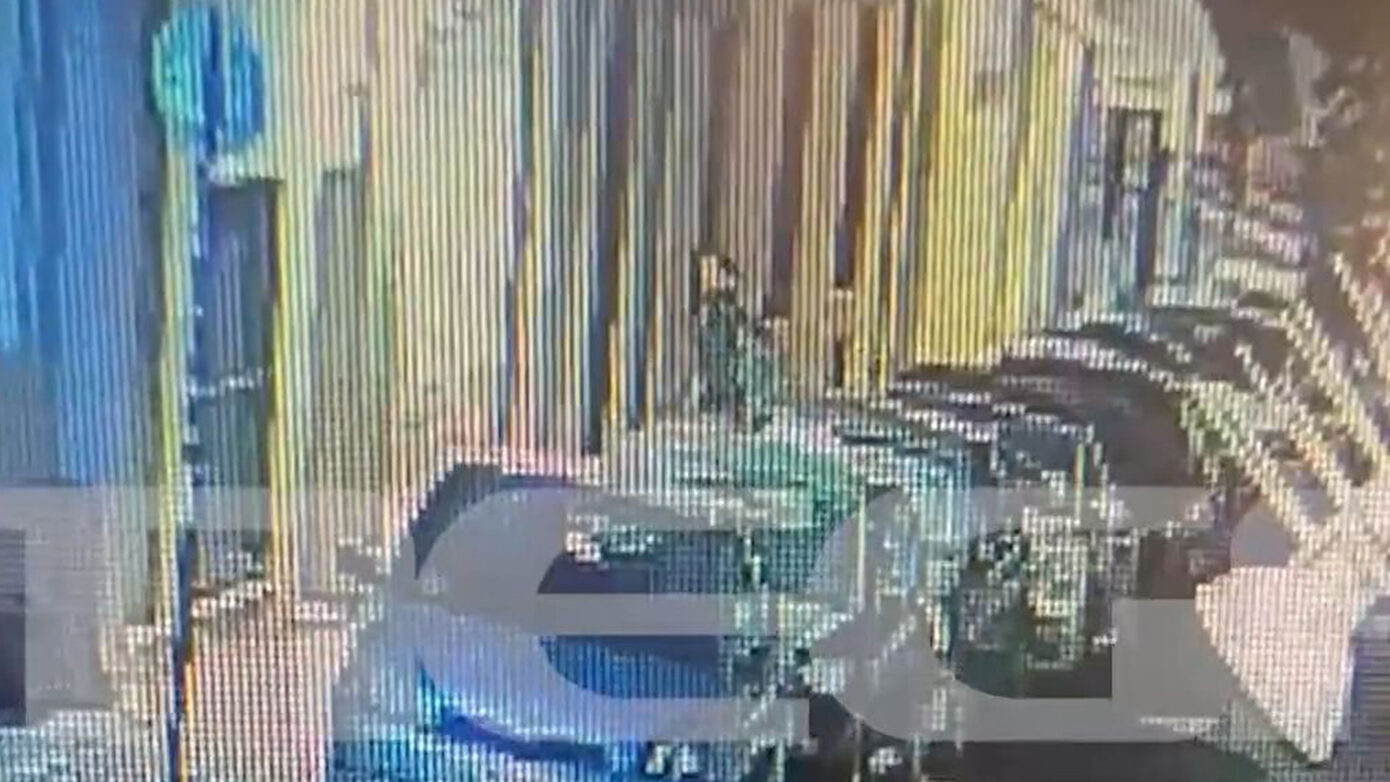 Πλάκα: Η ηλικιωμένη που σκοτώθηκε έσωσε τους μαθητές του σχολικού – Το σωτήριο φως σε κλάσματα δευτερολέπτου
