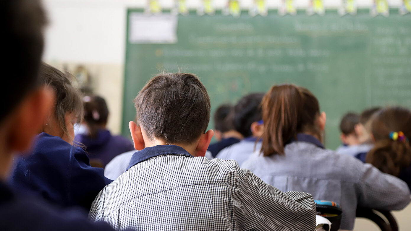 Proficiency σε τρεις ημέρες με παράδοση στο σπίτι – Καταγγελίες για τίτλους χωρίς γνώσεις, παρέμβαση ζητά το ΑΣΕΠ