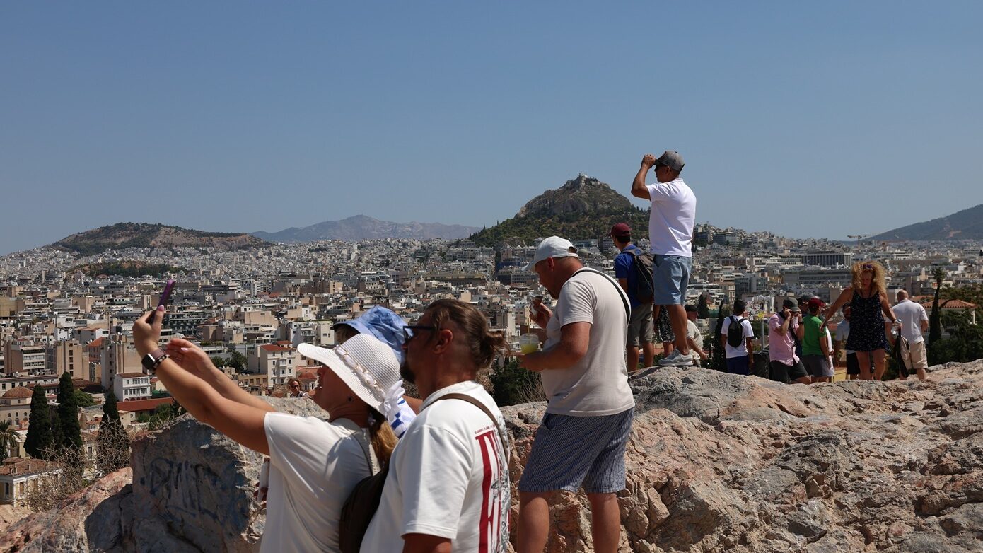 Best Agers: Πώς η νέα τουριστική αγορά ενισχύει τη θέση της Ελλάδας στα προγράμματα των tour operators