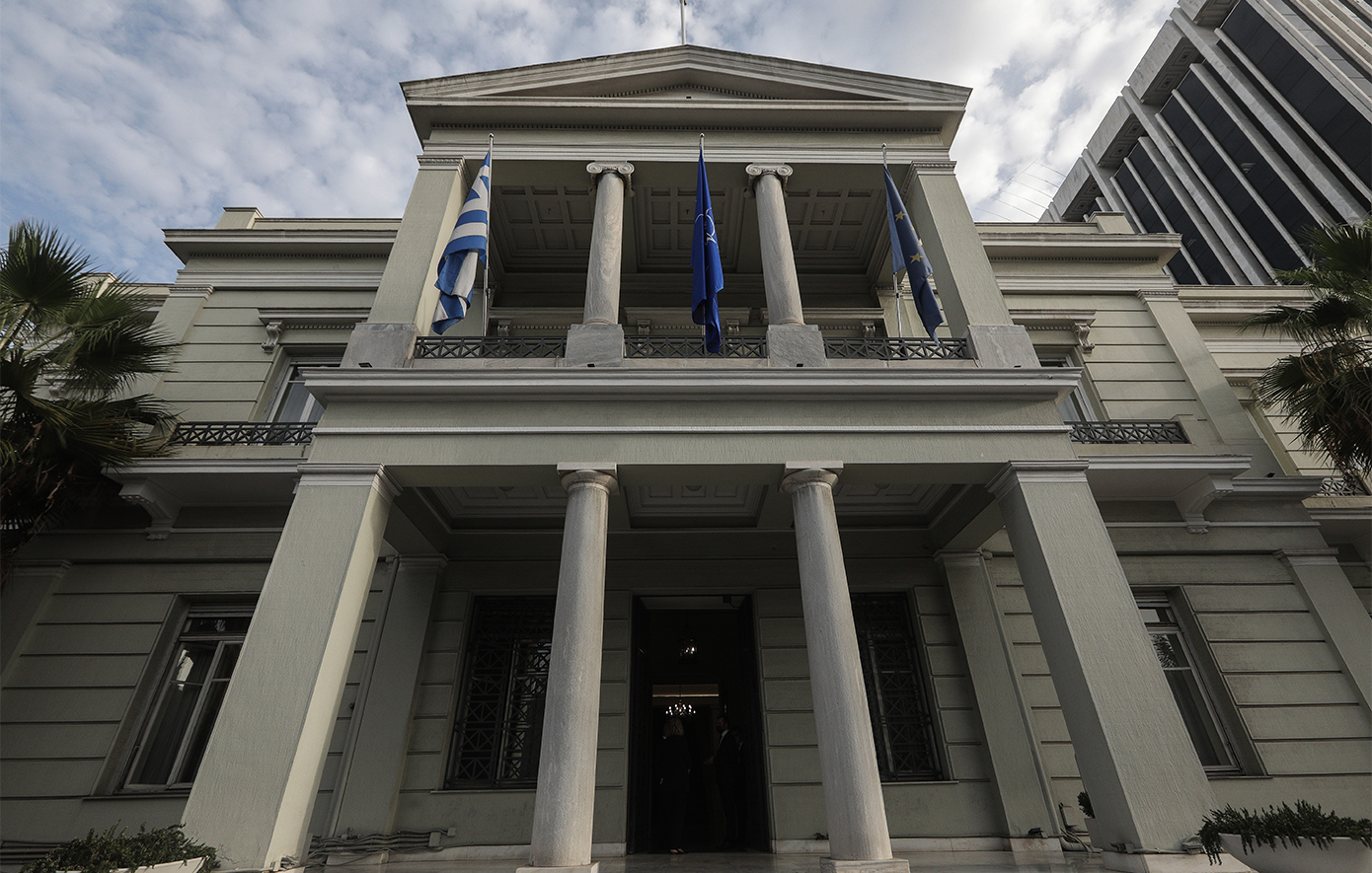 ΥΠΕΞ: Βαθιά ανησυχία για τη φονική επίθεση σε εμπορικό πλοίο στη Μαύρη Θάλασσα και τους αγνοούμενους