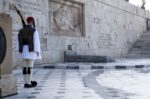 Μνημείο του Αγνώστου Στρατιώτη: Νέα όψη 94 χρόνια μετά τα αποκαλυπτήρια – Η άσφαλτος θα δώσει τη θέση της στο μάρμαρο
