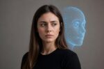 Ποιες γυναίκες απειλεί περισσότερο η AI και τι δείχνουν τρεις τεχνολογικές επαναστάσεις