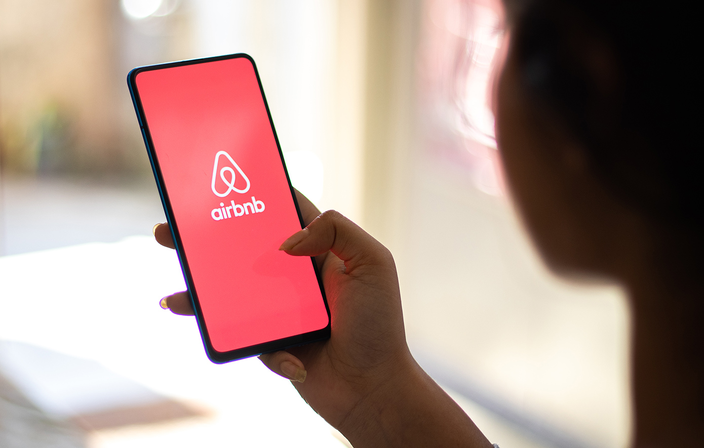 Airbnb: Οι επισκέπτες δεν θα τακτοποιούν το κατάλυμα πριν φύγουν – Τι αλλάζει από τις 20 Νοεμβρίου