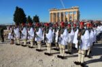 Ακρόπολη: Έπαρση της σημαίας για την 82η επέτειο από την Απελευθέρωση της Αθήνας