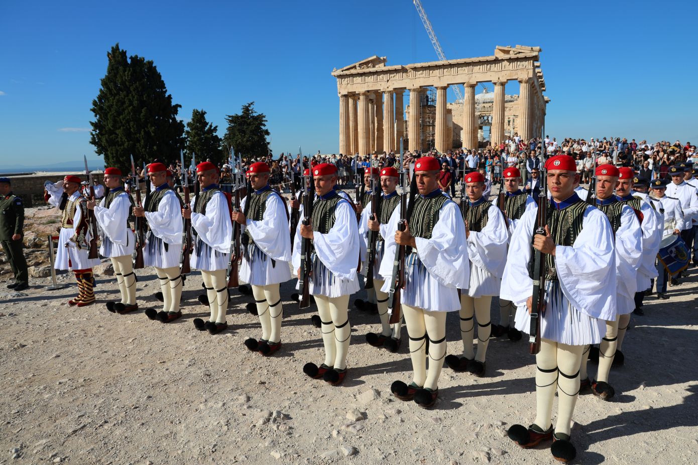 Ακρόπολη: Έπαρση της σημαίας για την 82η επέτειο από την Απελευθέρωση της Αθήνας