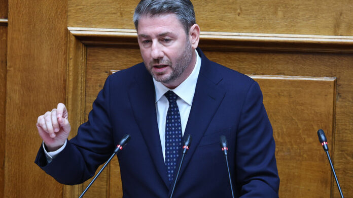 Ανδρουλάκης: «Μην αφήνετε να πέφτει τίποτα κάτω» – Μηδενική ανοχή σε ΝΔ και αμφισβητίες της προσφοράς του ΠΑΣΟΚ