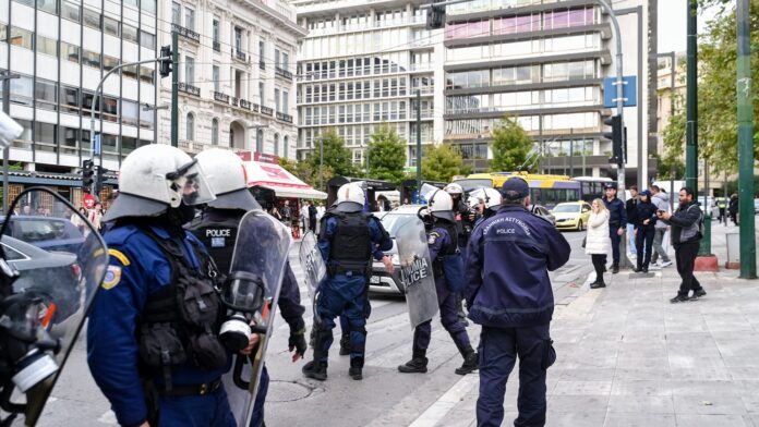 Πορεία αναρχικών στο κέντρο της Αθήνας: Τέσσερις προσαγωγές και μία σύλληψη