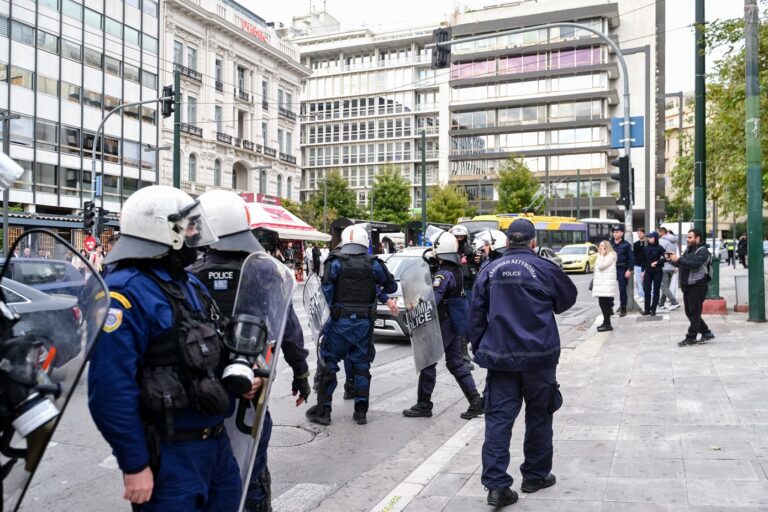 Πορεία αναρχικών στο κέντρο της Αθήνας: Τέσσερις προσαγωγές και μία σύλληψη