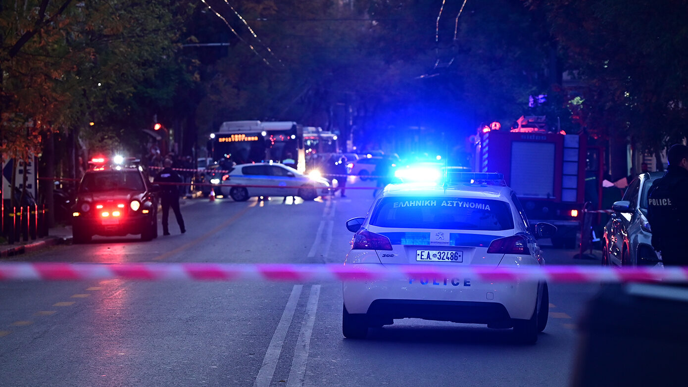 Αχαρνών: Χειροβομβίδα σε καφετέρια από δύο δράστες με μηχανή – Η παρόμοια επίθεση έναν μήνα νωρίτερα