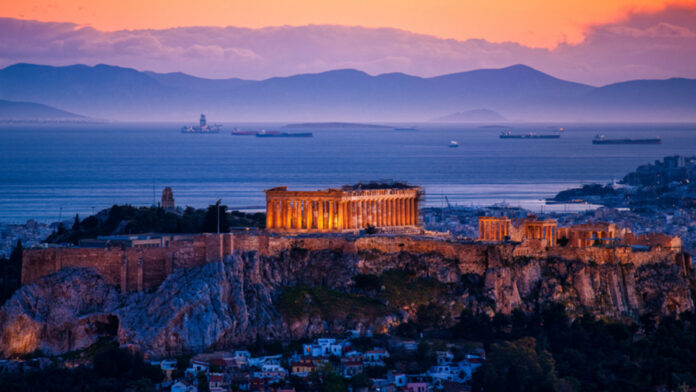 Λ. Μενδώνη: Παρέμβαση για την απόσυρση αφίσας με τη σημαία της Βέρμαχτ στην Ακρόπολη – «Κακώς την επέλεξαν»