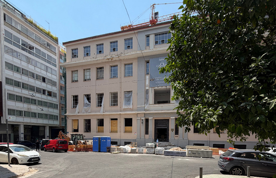 «Αθήνα Ψηλά» για την Πλατεία Θεάτρου: Πράσινα λόγια, μαύρη άσφαλτος