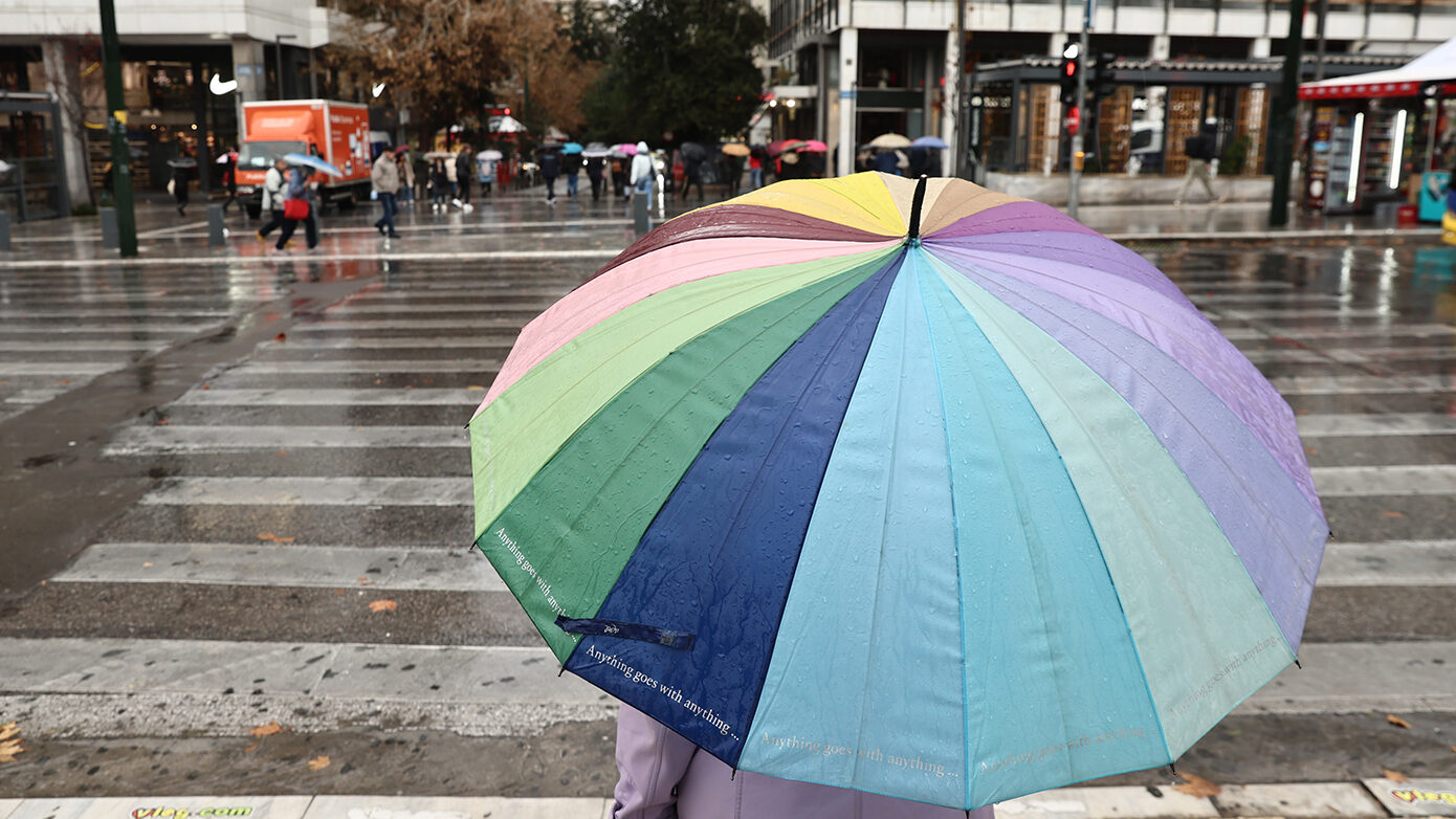 Καιρός: Πρόσκαιρη βελτίωση πριν από νέες βροχές, νοτιάδες και άνοδο έως τους 27 βαθμούς