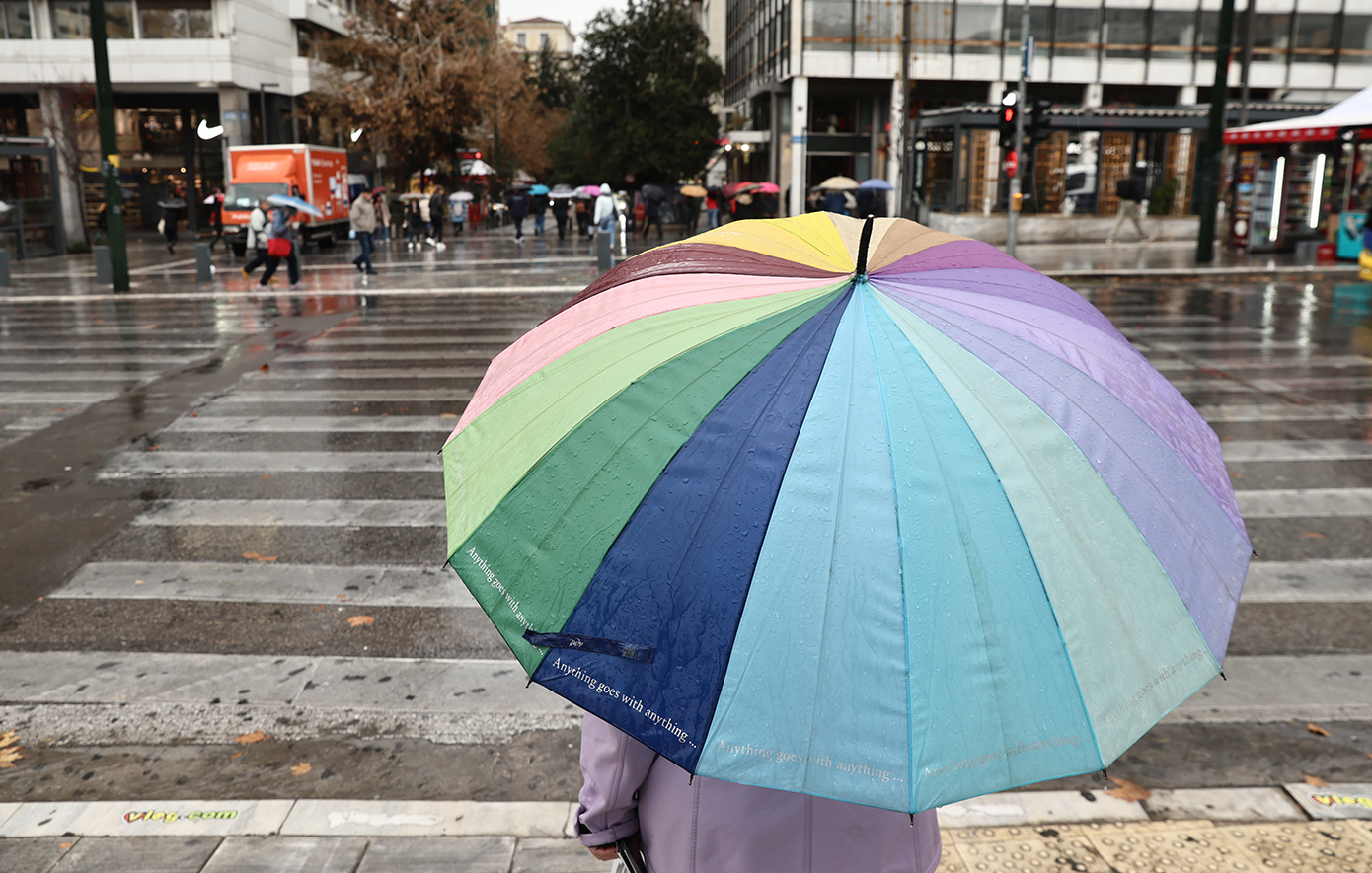 Καιρός: Πρόσκαιρη βελτίωση πριν από νέες βροχές, νοτιάδες και άνοδο έως τους 27 βαθμούς