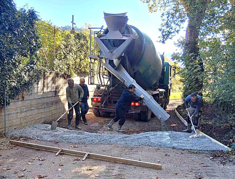 Δήμος Καρπενησίου: Άρχισαν οι εργασίες αναβάθμισης κοινόχρηστων χώρων σε Γοριανάδες και Καλλιθέα