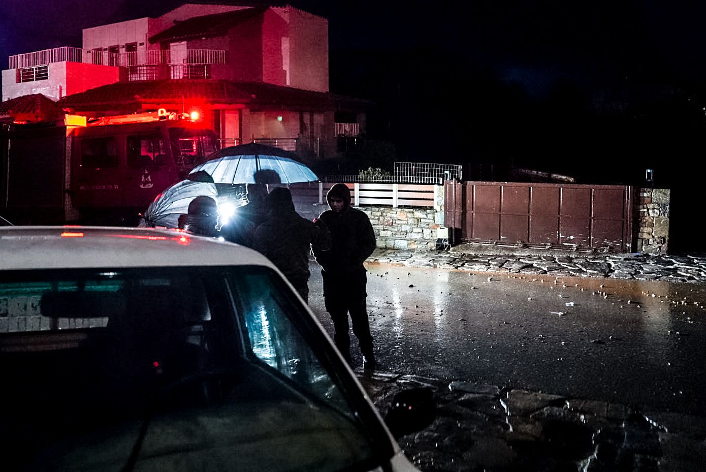 Κρήτη: Τρίτη νύχτα αγωνίας με πλημμύρες, εγκλωβισμούς και 112 – Μάχη για ανοιχτούς δρόμους, πότε υποχωρούν τα φαινόμενα