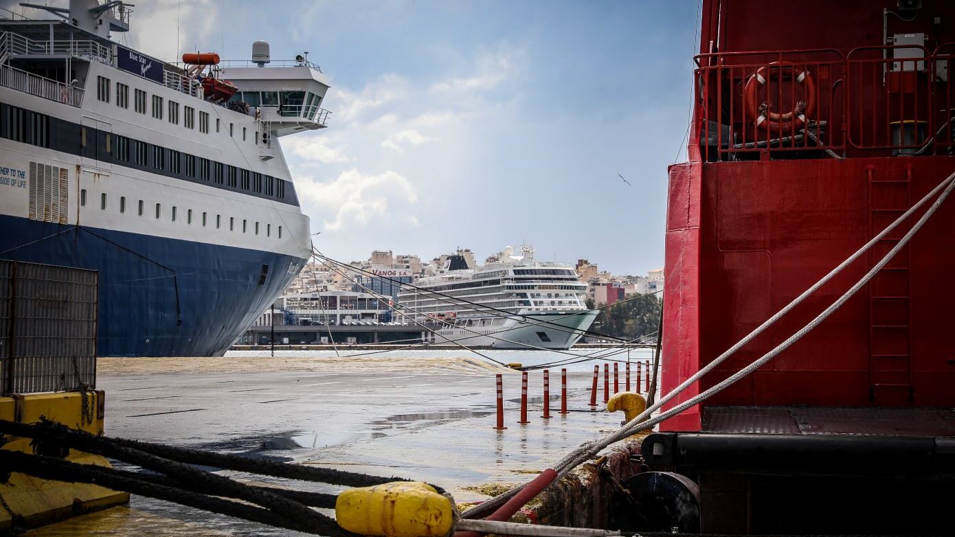 Ναυτεργατική απεργία: Τρία σωματεία απεργούν αύριο – Σε ποια λιμάνια θα μείνουν δεμένα τα πλοία