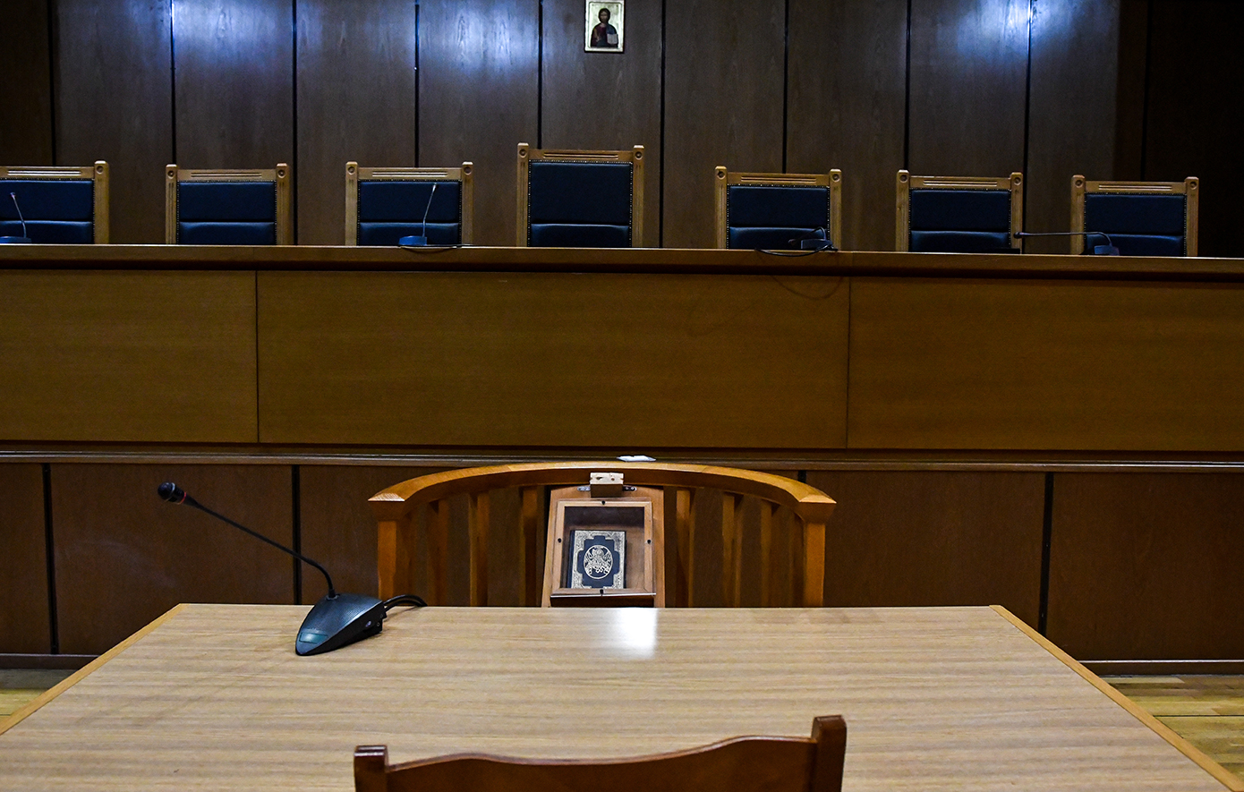 Ρόδος: 42χρονος καταδικάστηκε σε κάθειρξη 17 ετών για ληστεία και απόπειρα πνιγμού άστεγου με κορδόνι παπουτσιού