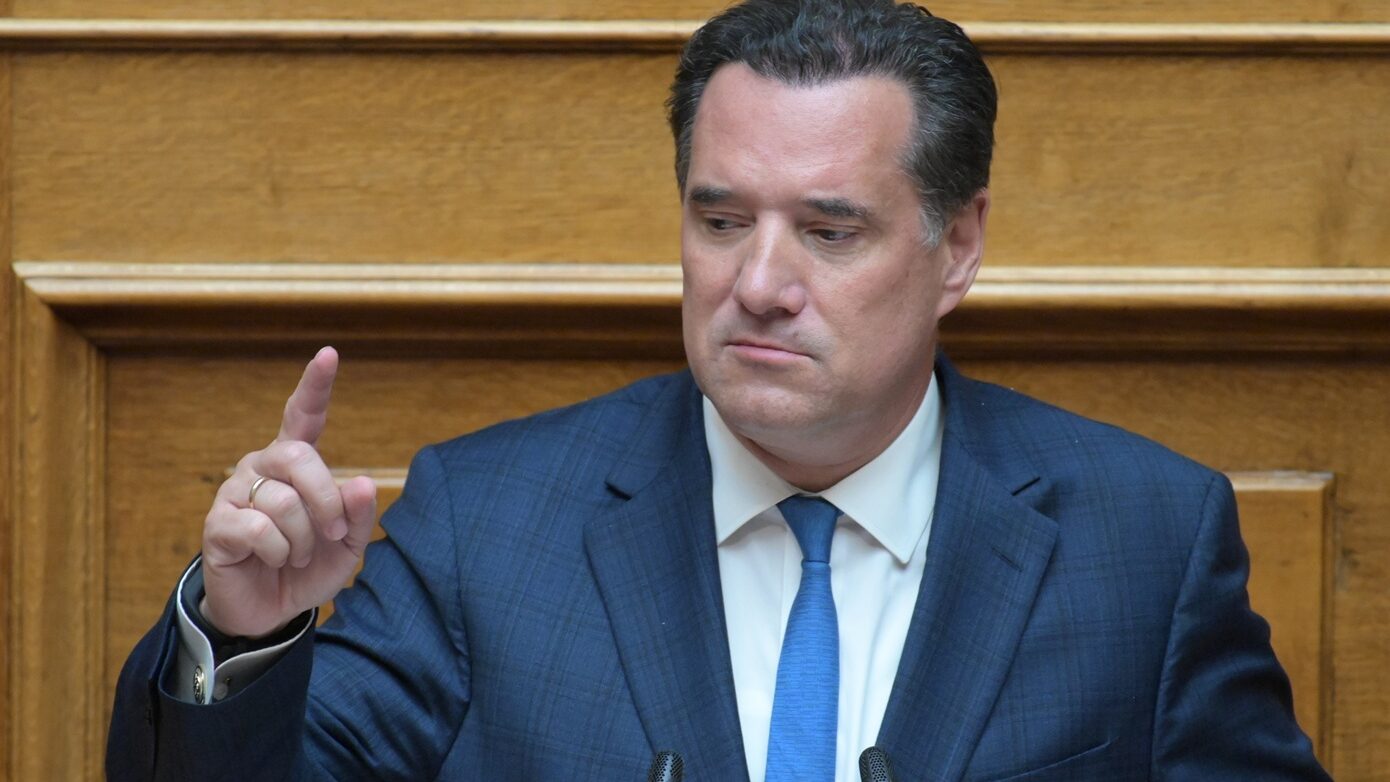 Άδωνις Γεωργιάδης κατά Αλέξη Τσίπρα για το σύνθημα της ΔΑΠ και τις «άναρθρες κραυγές» – «Τσάμπα τα λεφτά για το rebranding»