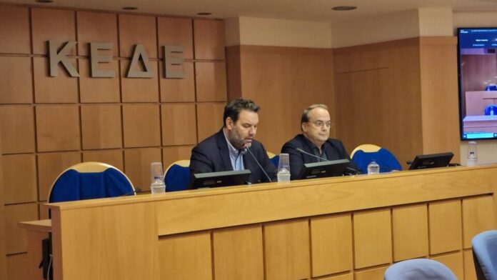 ΠΕΔ Νοτίου Αιγαίου: Οι δήμαρχοι προειδοποιούν ότι τα νησιά χάνουν την ταυτότητά τους και ζητούν δυναμικές παρεμβάσεις από την ΚΕΔΕ