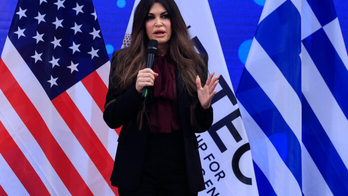 Κίμπερλι Γκίλφοϊλ: Πώς αποκαλύφθηκε η έρευνα της Wall Street Journal – Οι επαφές με κυβερνητικά στελέχη στην Αθήνα