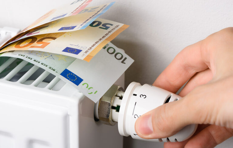 Επίδομα θέρμανσης: Αυξάνεται έως και 30% – Οι ημερομηνίες αιτήσεων, τα νέα ποσά και τα κριτήρια