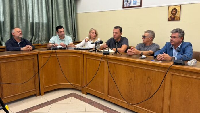 Περιφέρεια Πελοποννήσου: Σχέδιο για την ενίσχυση του δικτύου αυτόματων απινιδωτών στην Κορινθία