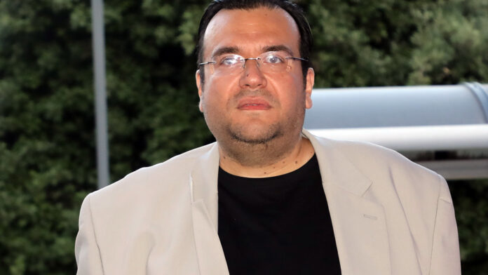Δεκάδες Έλληνες τραγουδιστές στα δίκτυα του κυκλώματος στο οποίο εμπλέκεται ο Φίλιππος Καμπούρης – Τι υποστηρίζουν