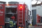 Φωτιά σε δύο βιοτεχνίες στο Αιγάλεω – Απομακρύνονται προληπτικά όσοι βρίσκονται σε απόσταση 400 μέτρων