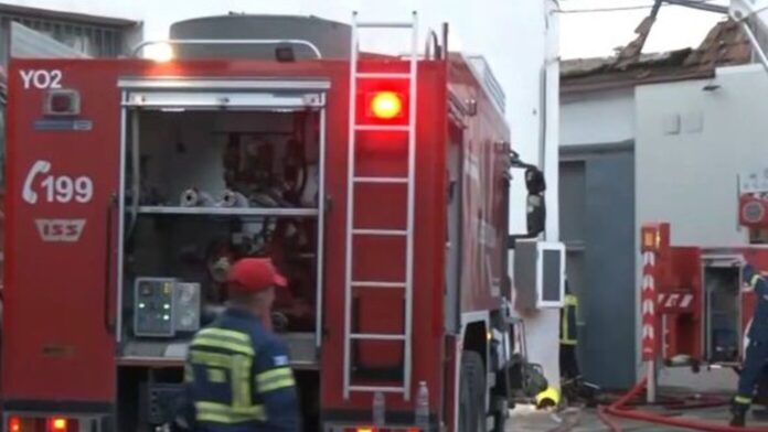 Φωτιά σε δύο βιοτεχνίες στο Αιγάλεω – Απομακρύνονται προληπτικά όσοι βρίσκονται σε απόσταση 400 μέτρων