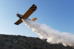 Αιτωλοακαρνανία: Φωτιά σε δασική έκταση στον Δρυμώνα – Στη μάχη και δύο πυροσβεστικά αεροπλάνα