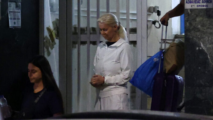 Γιώργος Μαζωνάκης: Αίσθηση προκάλεσε η απολογία της γιατρού του: «Αντέδρασα ακαριαία, δεν θα άλλαζε κάτι εάν ήμουν στο νοσοκομείο» – Τι απάντησε για την ανακοπή του τραγουδιστή