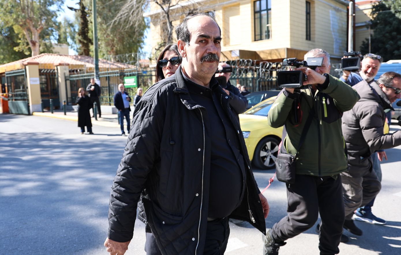 Στο νοσοκομείο ο «Φραπές», η δίκη του αναβλήθηκε – «Εμπαιγμός του δικαστηρίου», είπε η πρόεδρος της έδρας