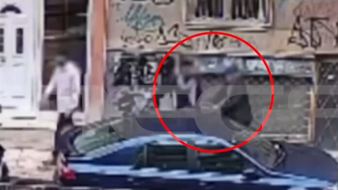 Ηλικιωμένος δέχθηκε επίθεση ενώ έβγαζε βόλτα τον σκύλο του – Τον χτύπησαν και του πήραν τον χρυσό σταυρό