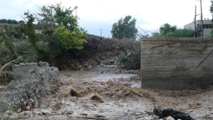 Κακοκαιρία: Η χώρα σε κόκκινο συναγερμό με καταιγίδες, πλημμύρες και θυελλώδεις ανέμους – Πότε κορυφώνονται τα φαινόμενα
