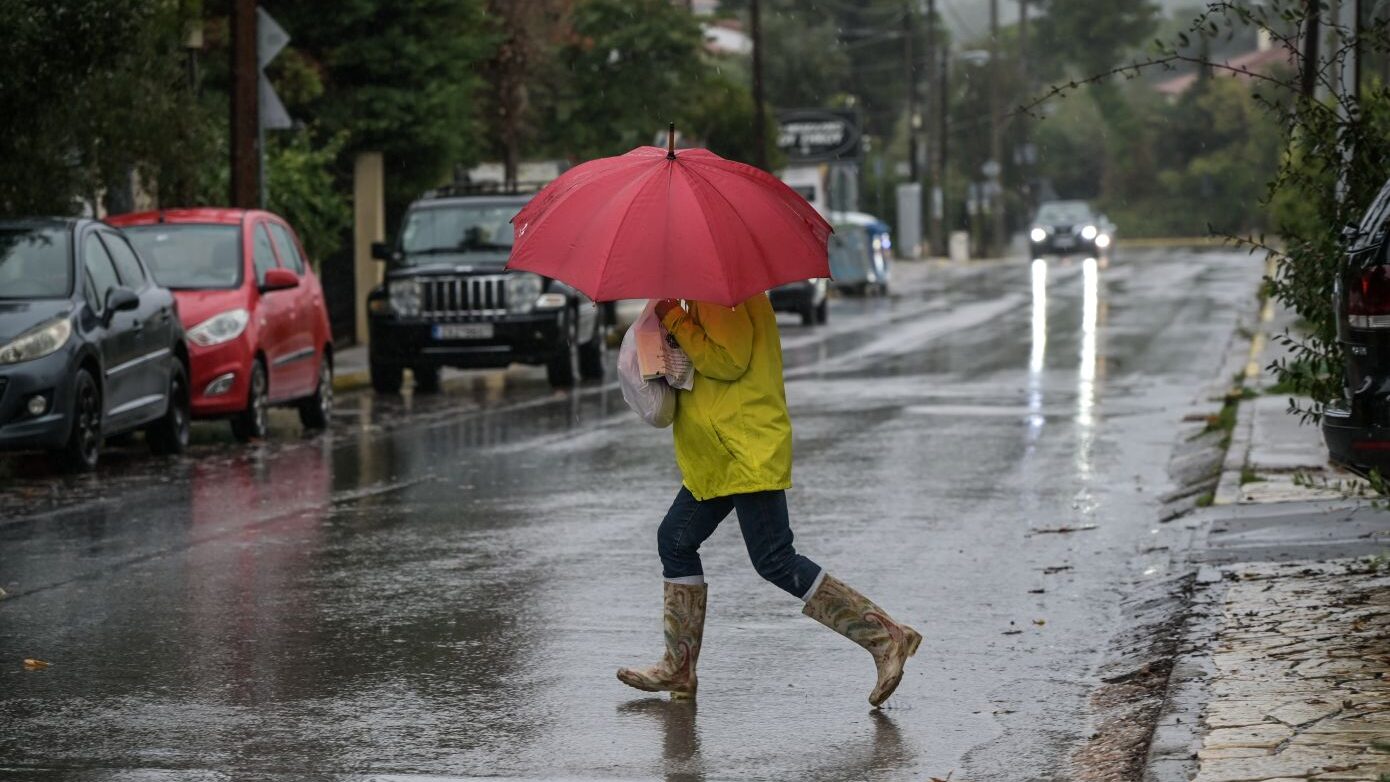 Χαλάει ο καιρός τις επόμενες ώρες: Πού θα βρέξει, θα εκδηλωθούν καταιγίδες και θα χιονίσει – Πόσο θα κρατήσει η νέα κακοκαιρία