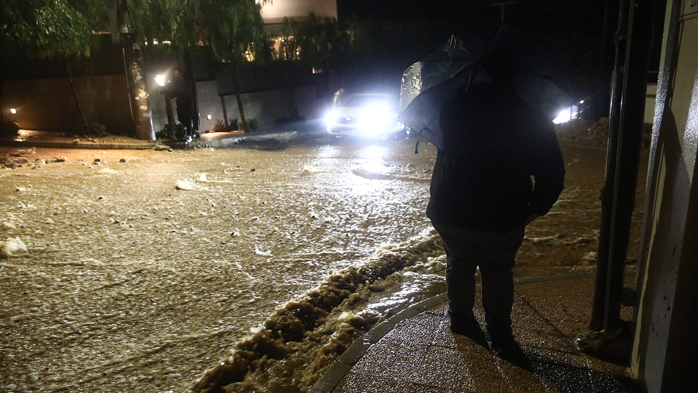 Αττική: Ισχυρή κακοκαιρία με κλειστούς δρόμους σε Πικέρμι, Μάνδρα και Πειραιά – Πού καταγράφηκε ο μεγαλύτερος όγκος βροχής