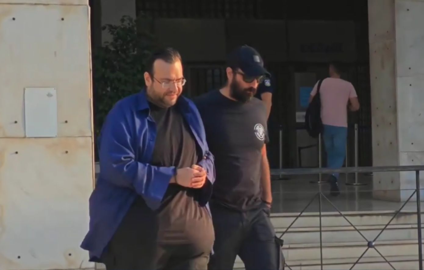Στην Ευελπίδων ο Φίλιππος Καμπούρης, η σύζυγός του και οι συγκατηγορούμενοι για την απάτη στον ΕΦΚΑ