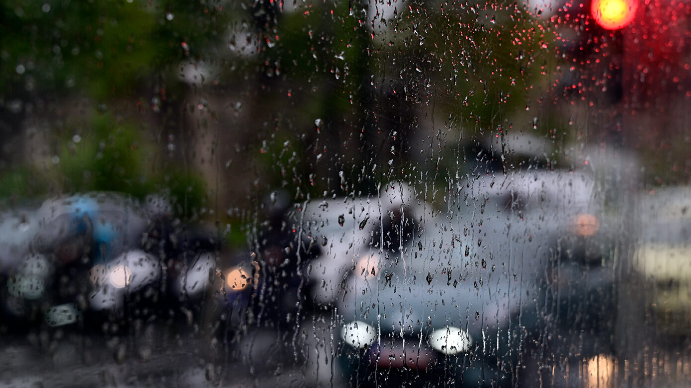 Καιρός σήμερα, Σάββατο 17/10/2026: Βροχές, καταιγίδες και πτώση της θερμοκρασίας