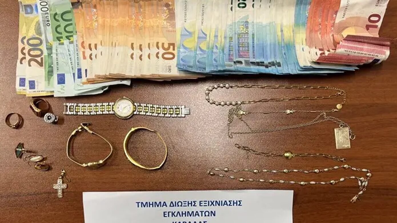 Συνελήφθησαν σε Καβάλα και Θεσσαλονίκη πέντε άτομα σπείρας που εξαπατούσε πολίτες και ηλικιωμένους
